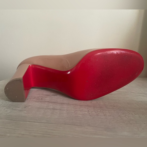 Authentic Christian Louboutin Lady Gena round toe pump in nude patent le… - Picture 6 of 12